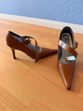 Janeth Brown Leather Pointed Toe Mary Jane Heels Size 6